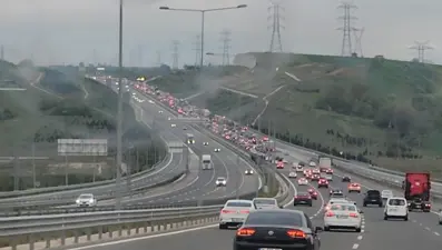 İstanbullular depremin ardından yollara düştü