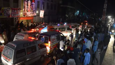 Pakistan'da mitinge canlı bombalı saldırı: 12 ölü