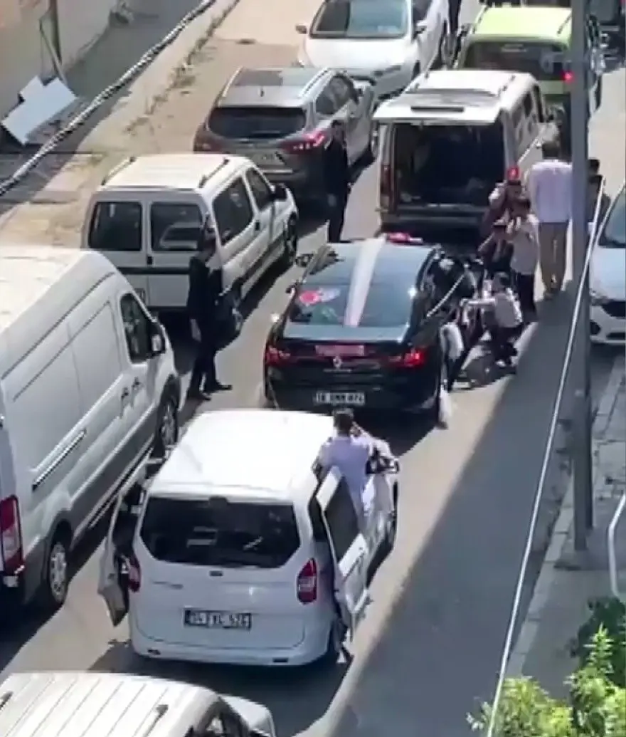 İstanbul’dadüğün konvoyu terörü: Silahla havaya ateş açtılar 