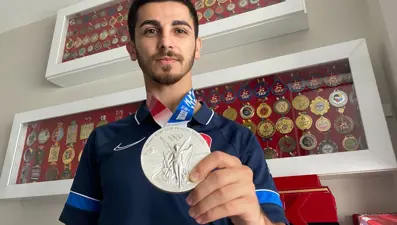 Kundakta başladığı sporda tarih yazdı