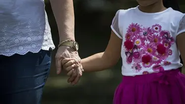 Koruyucu aile nedir? Kimler koruyucu aile olabilir?