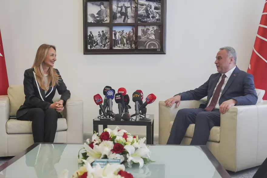 "HEP BERABER ÇALIŞMA DUYGUSUNDAYIZ" 2 "HEP BERABER ÇALIŞMA DUYGUSUNDAYIZ" 2