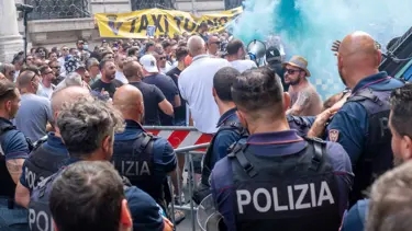 İtalya'da taksicilerden Uber protestosu