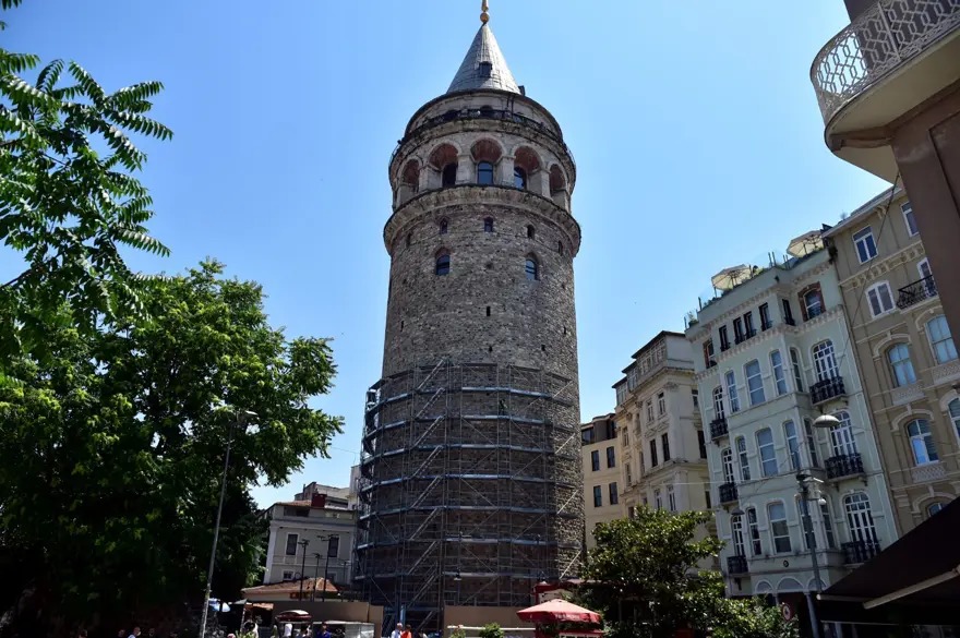 Galata Kulesi'nde restorasyon ebabil kuşlarının yuvaları nedeniyle ertelendi 