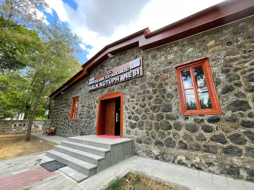 49 yıl cezaevi olarak kullanılan taş bina kütüphaneye dönüştü 8