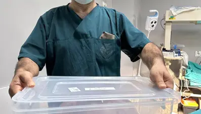 Çeşitli şikayetlerle hastaneye gitti, 9 kiloluk kitle çıktı