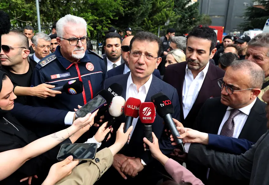 İBB Başkanı Ekrem İmamoğlu’ndan Beşiktaş’taki yangınailişkin açıklama: Bina eski, yangın nedeniyle statik güvenlikle ilgili inceleme başlatıldı 1 İBB Başkanı Ekrem İmamoğlu’ndan Beşiktaş’taki yangınailişkin açıklama: Bina eski, yangın nedeniyle statik güvenlikle ilgili inceleme başlatıldı 1