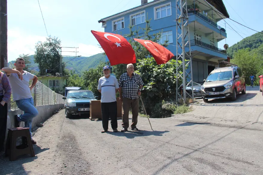 Zonguldak' Ereğli'de yol kapatma eylemi 3 Zonguldak' Ereğli'de yol kapatma eylemi 3