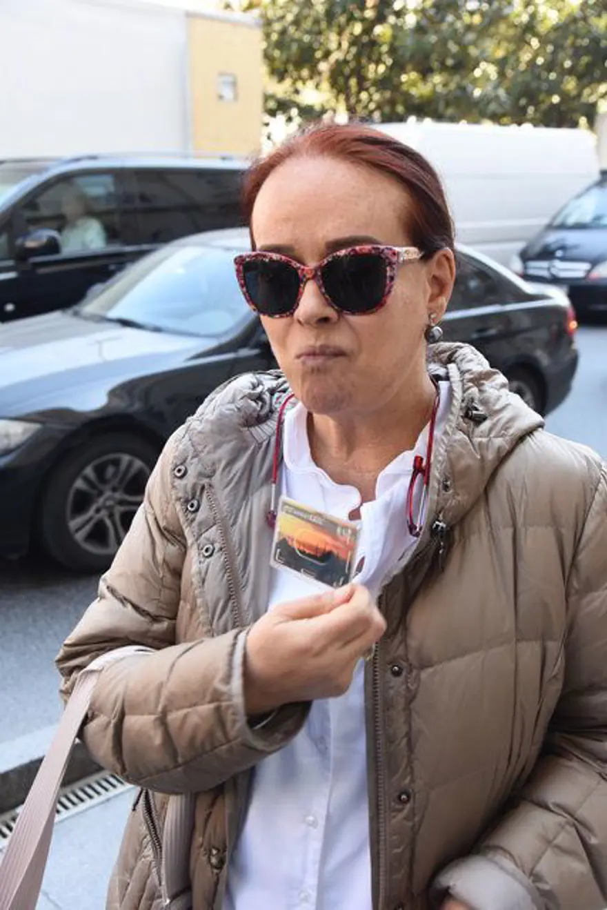 Oyuncu Merve Boluğur otobüste (Toplu taşıma kullanan ünlüler) 20