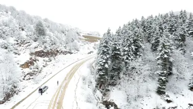 Bir il Nisan ayında kış mevsimini yaşadı: Her yer beyaza büründü