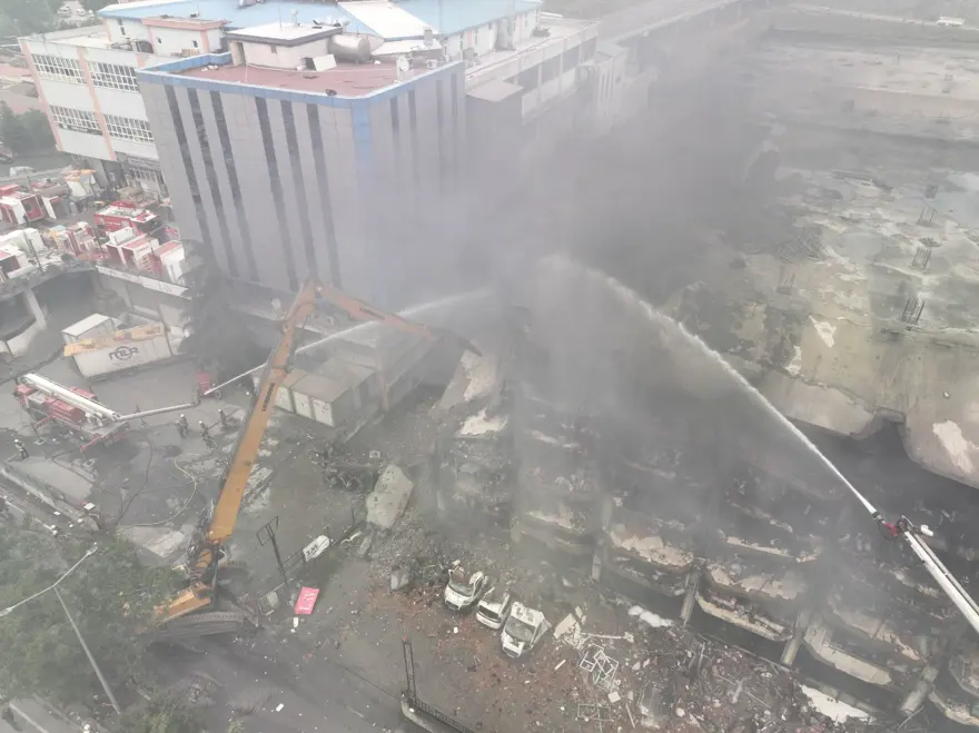 Başakşehir'de fabrikada çıkan yangını söndürme çalışmaları 3. gününde 4