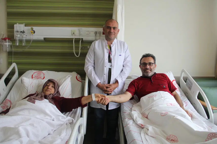 Oğlu üzülmesin diye sakladı, hastanede oğlunun adını duyunca inanamadı 4