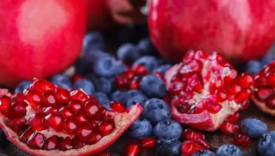 Nar mı, yaban mersini mi: Hangisi daha faydalı?