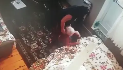 İstanbul'da yaşlı kadına 'bakıcı' şiddeti kamerada
