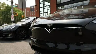 Tesla 285 bin aracını geri çağırıyor: Güvenlik tehlikesi oluşturabilir
