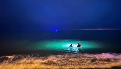 Sahilde gezen çocuk denizde kayboldu