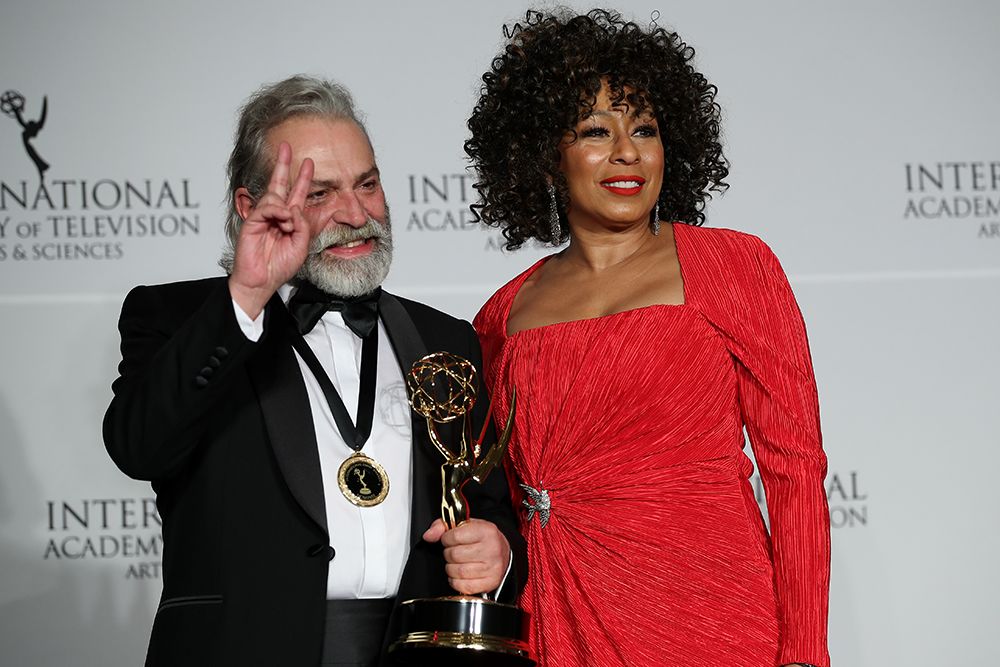 Haluk Bilginer'e Uluslararası Emmy ödülü (Ödül töreninden kareler)