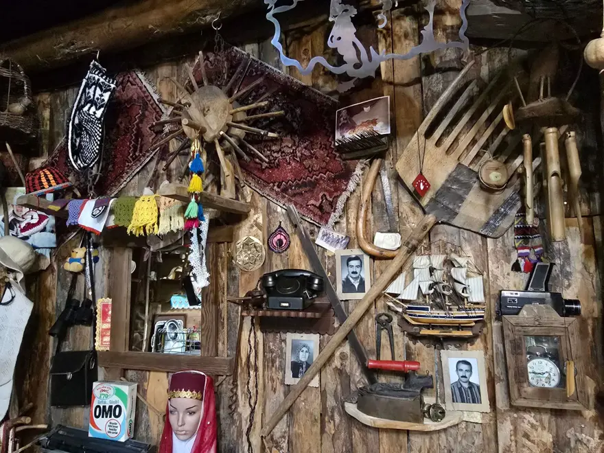 10 parça ile başladı,  2 bin 500 parçayı evinde sergiliyor 4