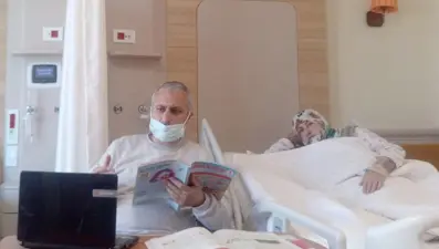 Erzurum'daki öğretmen hastane odasını sınıfa çevirdi