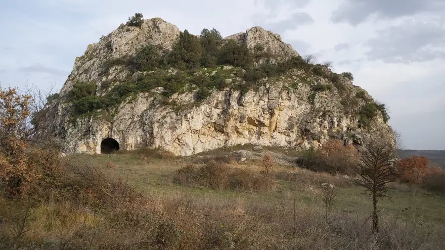 Roma dönemine ait oda mezar definecilerin hedefi oldu 3