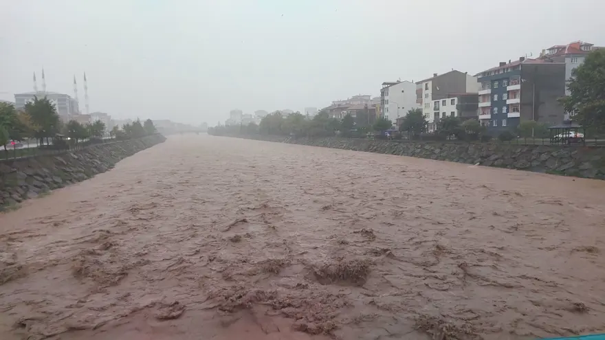 TRABZON SAĞANAK SELE DÖNÜŞTÜ 1