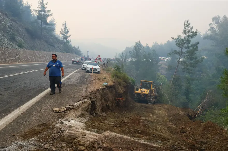 Cumhurbaşkanı Erdoğan: Marmaris'teki orman yangını büyük oranda kontrol altında 30