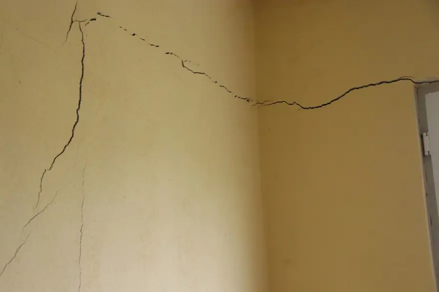 Deprem değil heyelan vurdu 6