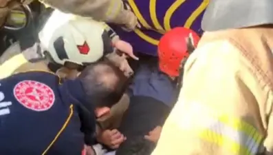 Beyoğlu'nda feci kaza: Tramvayın altında kaldı
