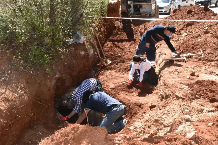 Sulama kanalı kazısında tarihi mezar bulundu 3