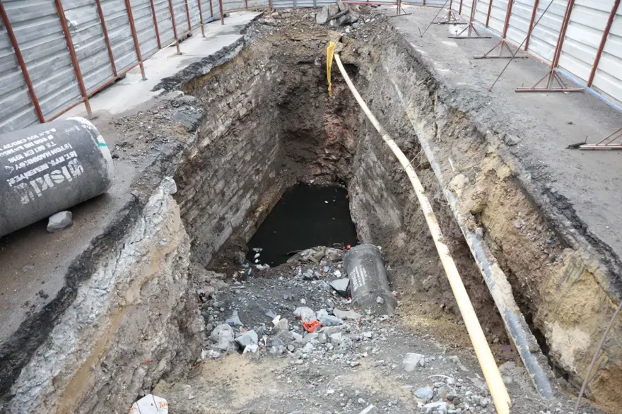 İstanbul'un göbeğinde İSKİ kazısında tarihi keşif 