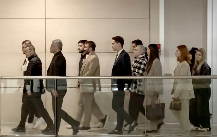 Ünlü isimlere yasa dışı bahis soruşturması: Mehmet Ali Erbil ve Serdar Ortaç'ın serbest bırakılmasına itiraz, 8 fenomeninin hesabına erişim engeli 1 Ünlü isimlere yasa dışı bahis soruşturması: Mehmet Ali Erbil ve Serdar Ortaç'ın serbest bırakılmasına itiraz, 8 fenomeninin hesabına erişim engeli 1