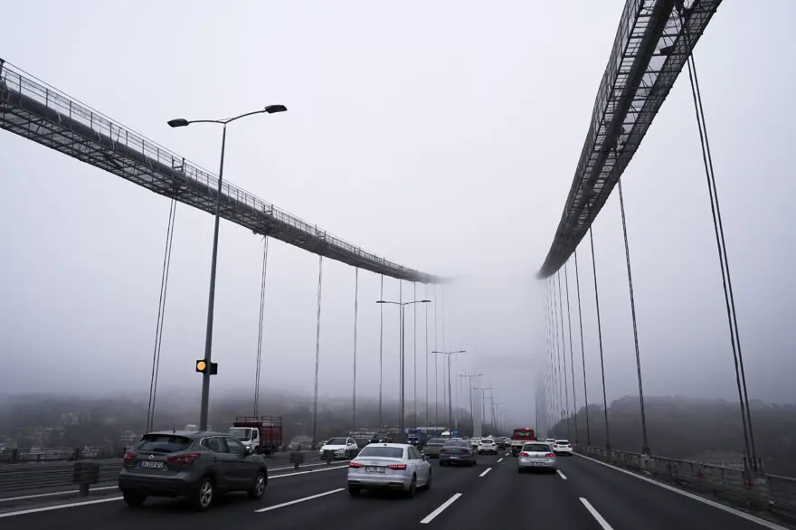 İstanbul'da sis etkili oluyor İstanbul'da sis etkili oluyor