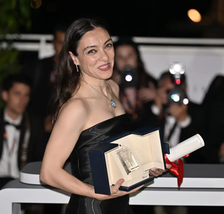 Merve Dizdar Cannes Film Festivali'nde en iyi kadın oyuncu ödülünü aldı 34