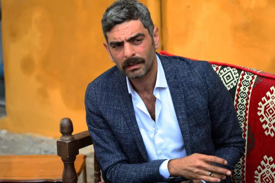 Güvercin dizisinin Kenan'ı Mehmet Ali Nuroğlu: İşimin en zor yanı sokakları podyuma çevirmesi 17 Güvercin dizisinin Kenan'ı Mehmet Ali Nuroğlu: İşimin en zor yanı sokakları podyuma çevirmesi 17