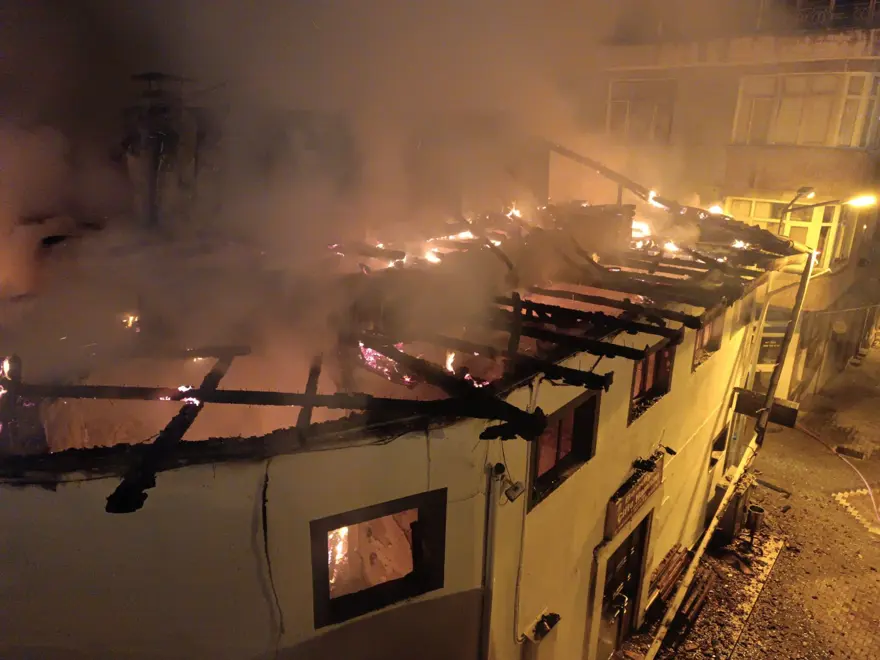 Kastamonu'da tarihi hamam yandı 4