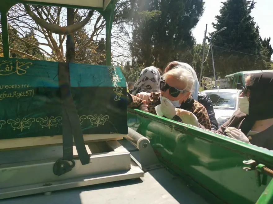 Ünlü modacı Nur Yerlitaş son yolculuğuna uğurlandı 3