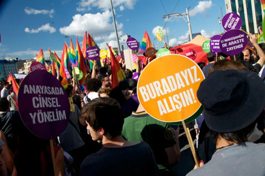 İstanbul'dan 'gökkuşağı' geçti 26