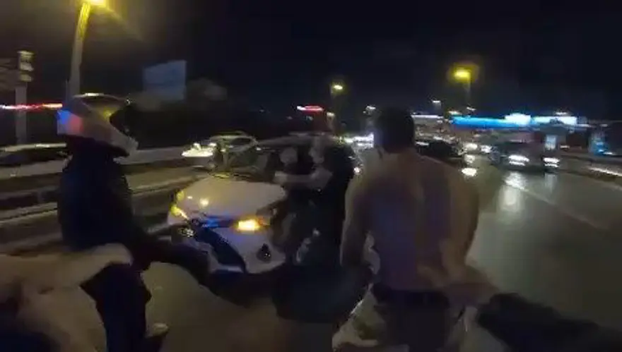 Haliç’te başlayan tartışma Mecidiyeköy’de kavgaya dönüştü |D-100’ün ortasında tekmeli yumruklu saldırı 4