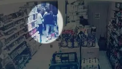Markette damat öfkesi: Üstü kirlendi diye gözü döndü