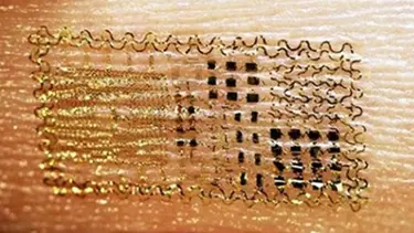 Elektronik dövme deriye dokundu