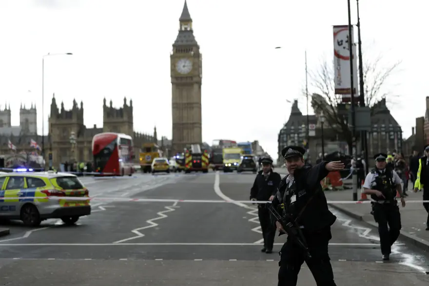 Londra'da silah sesleri (Olay yerinden ilk kareler) 17