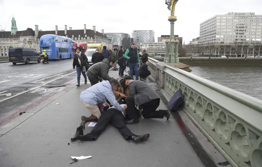 Londra'da silah sesleri (Olay yerinden ilk kareler) 2