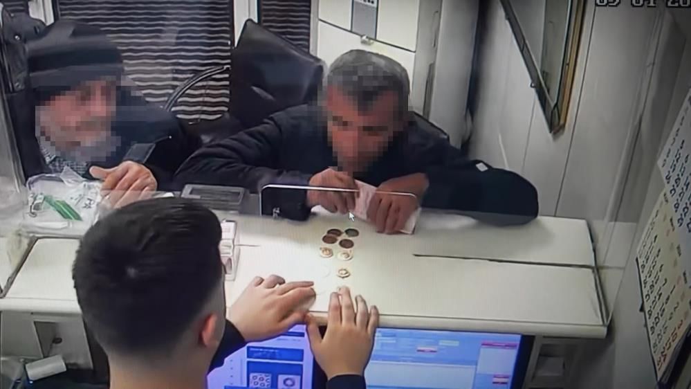 Döviz bürosu çalışanının dalgınlığı pahalıya mal oldu