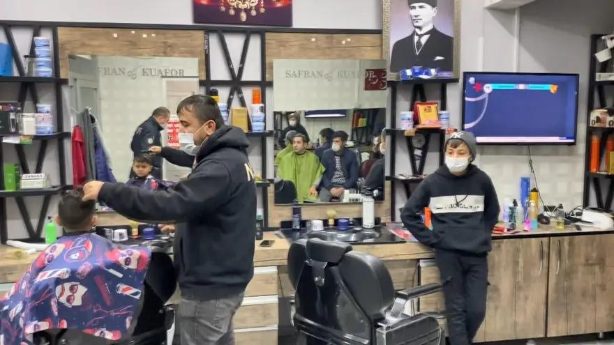 Yine Esenyurt: Çiğköfteci görünümlü kuaför 3