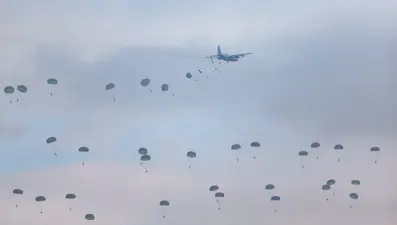 Kayseri’de 180 paraşütçü komandoyla hava indirme tatbikatı