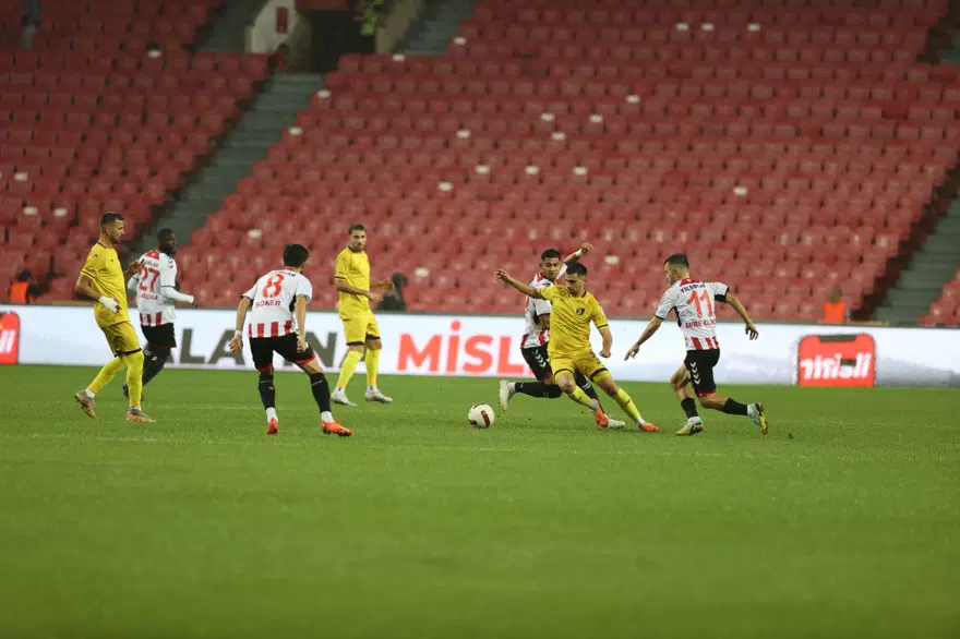 Samsunspor - İstanbulspor maçı yağış nedeniyle ertelendi 5 Samsunspor - İstanbulspor maçı yağış nedeniyle ertelendi 5