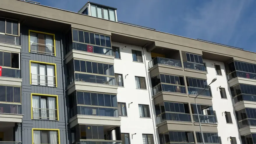 "ŞAKALAŞMAK İÇİN YÜZÜNE SU ATTIM" 3 "ŞAKALAŞMAK İÇİN YÜZÜNE SU ATTIM" 3