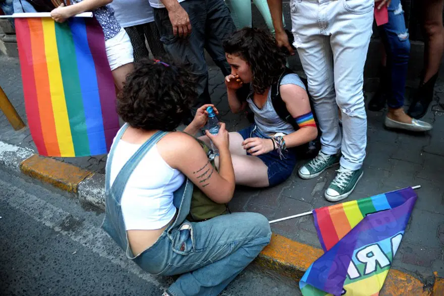 Taksim'deki LGBT Onur Yürüyüşü'ne polis müdahalesi 19