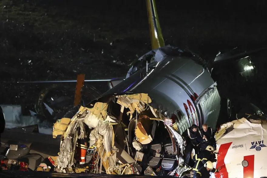 Sabiha Gökçen'de pistten çıkan uçaktan ilk görüntüler 11