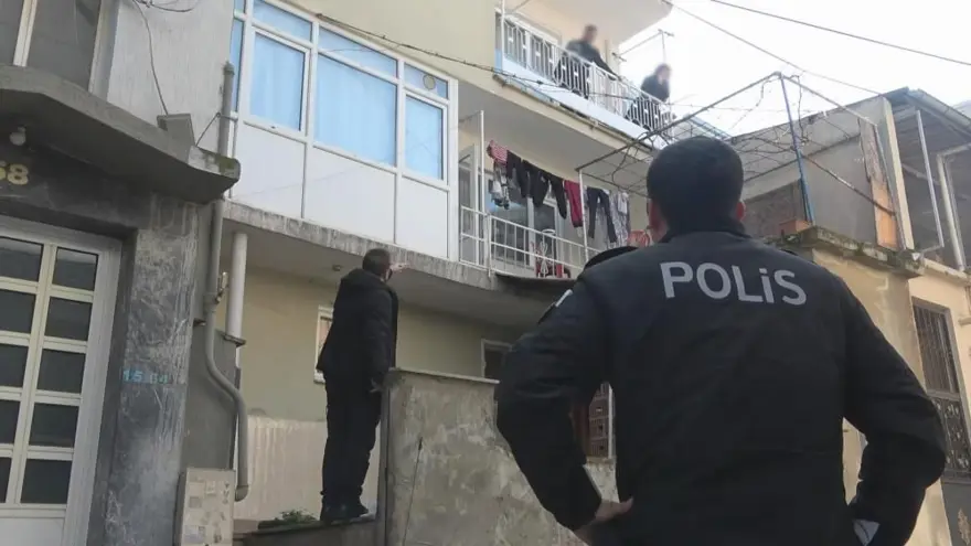 Bursa’da rehine krizi: Para vermeyen ablasına bıçak çekiprehin aldı 1 Bursa’da rehine krizi: Para vermeyen ablasına bıçak çekiprehin aldı 1